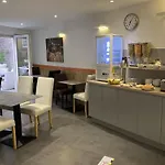 Adonis Hotel
