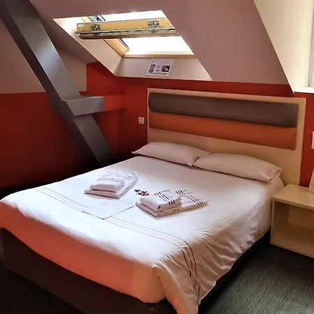 Adonis Hotel