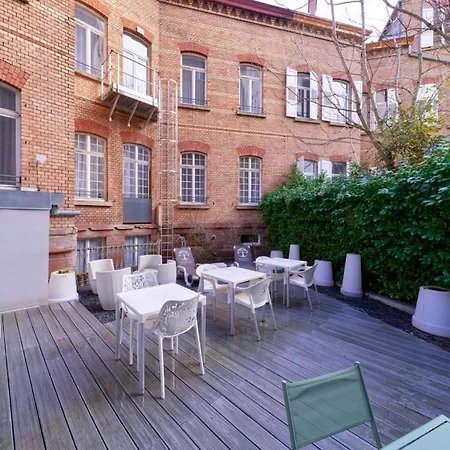 Adonis Hotel 3*