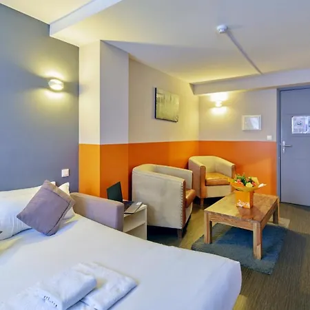 Adonis Hotel 3*
