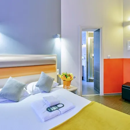 Adonis Hotel 3*