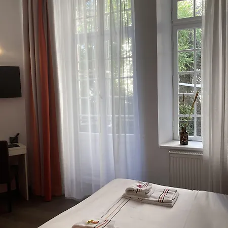 Adonis Hotel