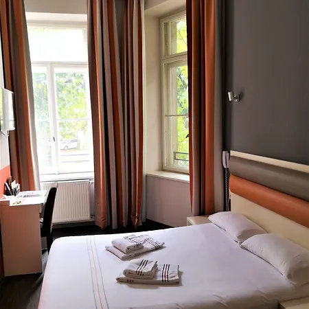 Hotel Adonis