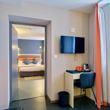 Adonis Hotel 3*